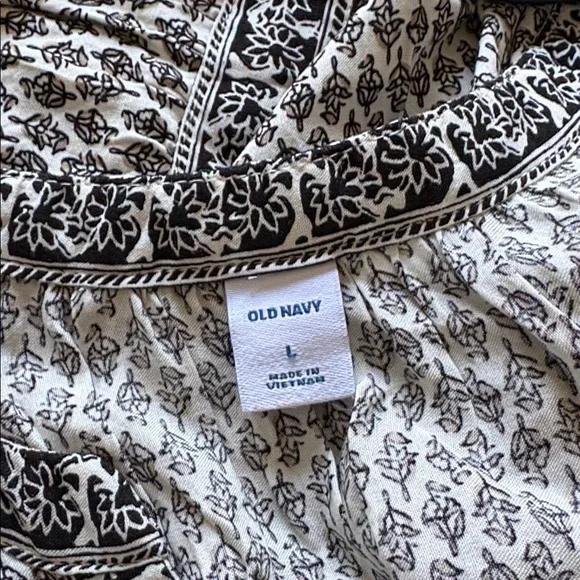 Old Navy Black and White V‑Neck Tiered Maxi Dress - Picture 2 of 7